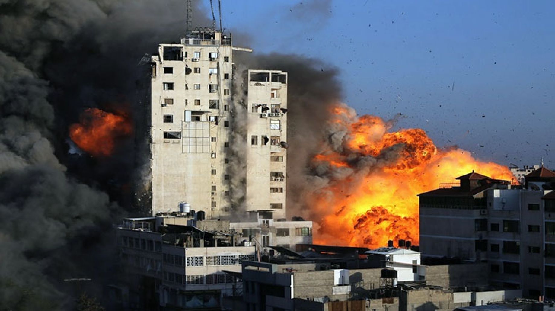 سياسة إسرائيل في تدمير الأبراج .. بضاعة المفلِّس اليائس