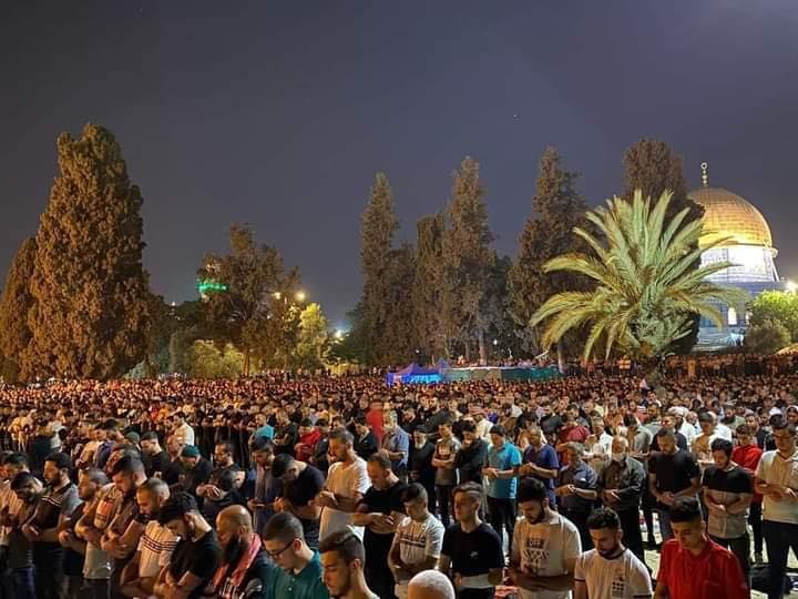 أكثر من 90 ألفا يحيون ليلة القدر في المسجد الأقصى