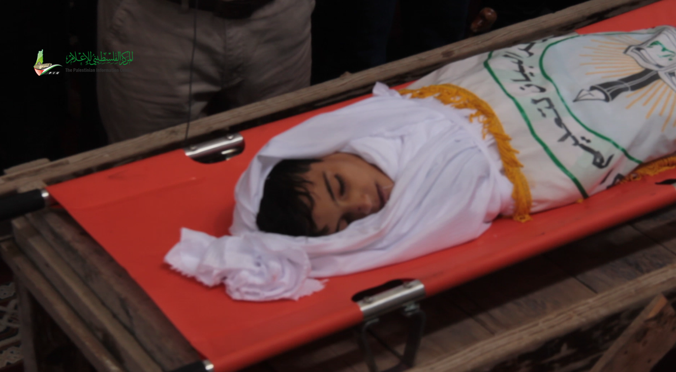 جماهير غزة تشيع الشهيد الطفل عبيدة الدحدوح