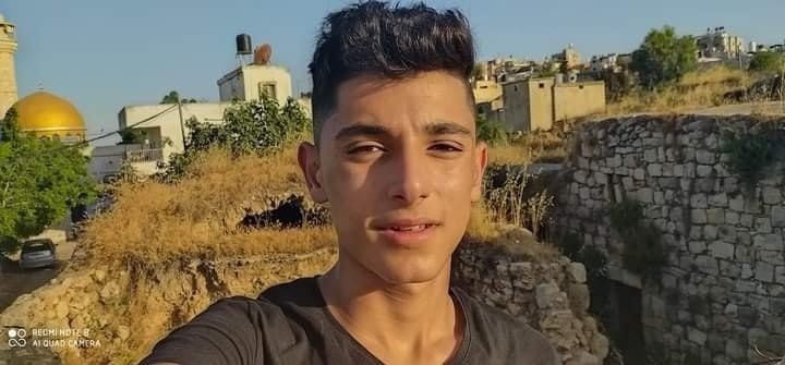 والد الشهيد بني شمسة: قافلة الشهداء مستمرة والمقاومة هي الطريق