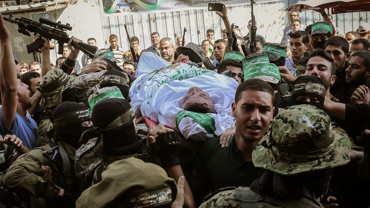 القسام يزف القائد رياض النحال بعد وفاته بمرضٍ عضال