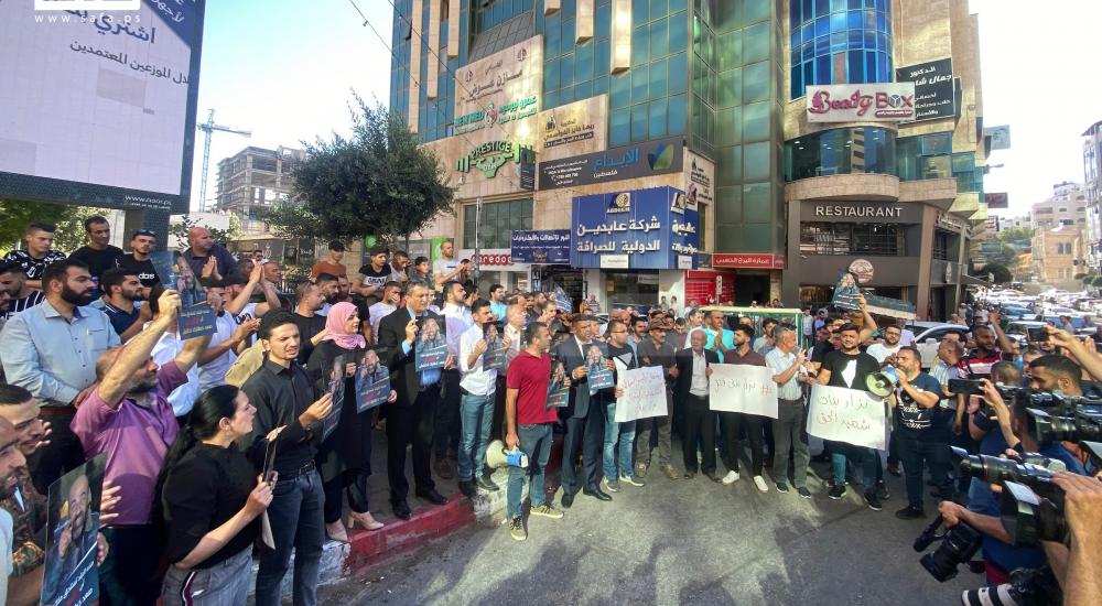 تظاهرة في الخليل تنديداً باغتيال المعارض السياسي نزار بنات