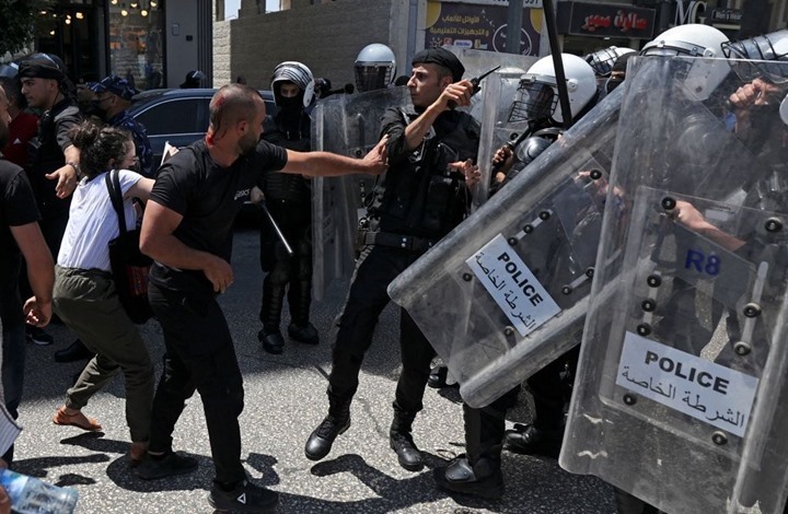 أجهزة السلطة تقمع وقفة رافضة للاعتقال السياسي وسط رام الله