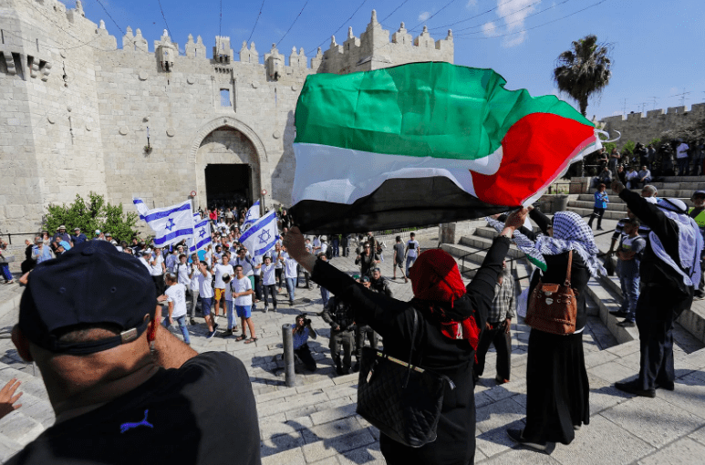 مسيرة الأعلام.. سعيٌ لفرض سيادة وهمية والفلسطينيون بالمرصاد
