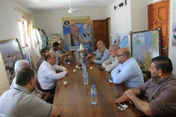وفد قيادي من حماس يزور مكتب القيادة العامة بغزة