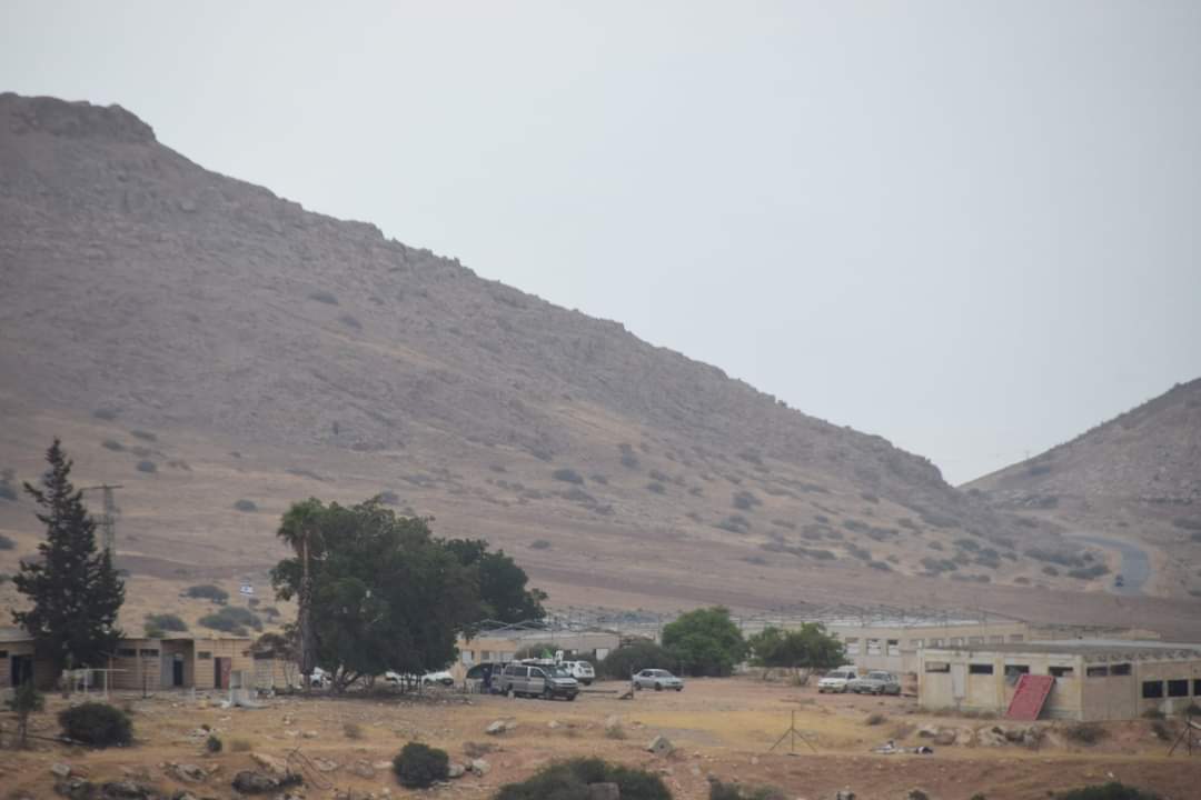 مستوطنون يقتحمون موقع معسكر تياسير بالأغوار