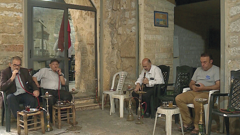 الاحتلال يغرم مقهى في القدس آلاف الشواقل