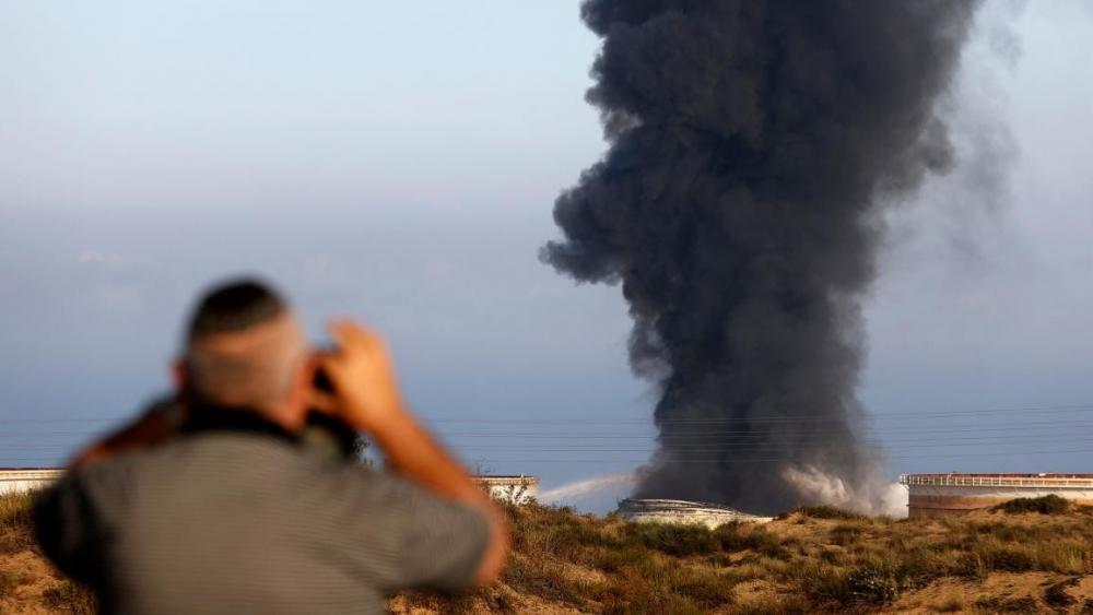 قناة عبرية: صواريخ غزة أصابت بنى تحتية في عسقلان