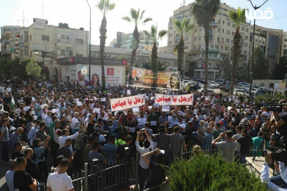 مظاهرة في رام الله تطالب بمحاسبة قتلة نزار بنات ورحيل السلطة