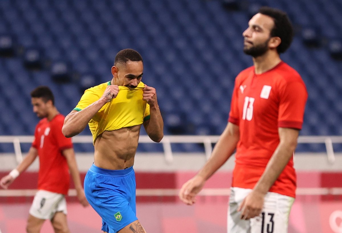 منتخب البرازيل يتغلب على مصر ويبلغ نصف نهائي منافسات كرة القدم