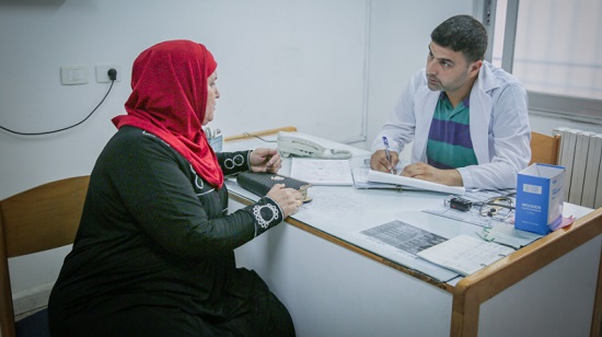 شكاوى بالمخيمات الفلسطينية بلبنان من آلية تقديم أونروا الخدمات الصحية