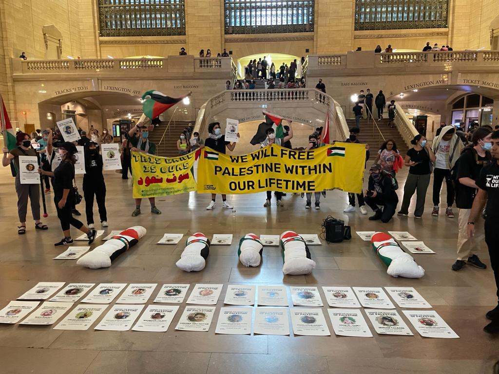 مظاهرة بنيويورك للمطالبة بالإفراج عن جثامين الشهداء المحتجزة