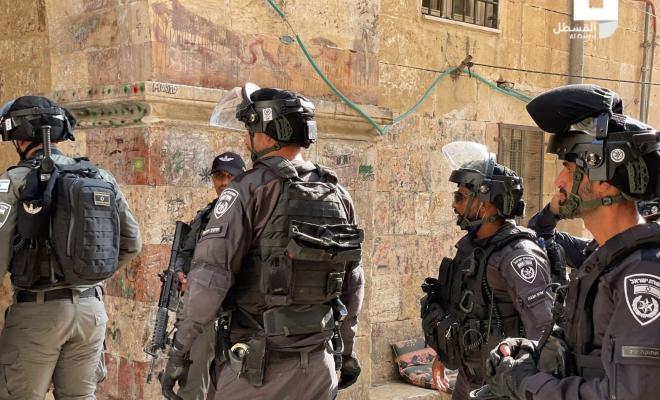 الاحتلال يعتدي على طلاب المدارس في القدس ويصيب شابا بالرصاص