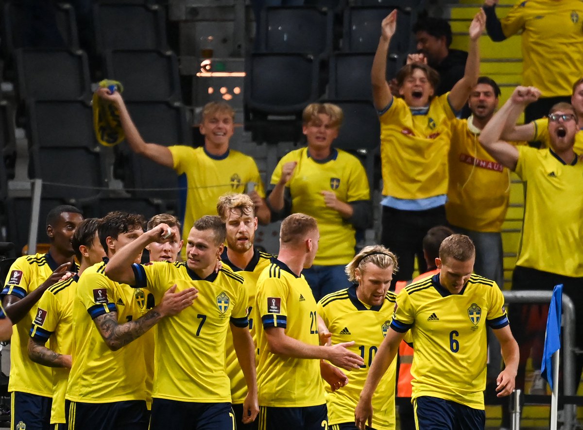 السويد تتغلب على إسبانيا وتنفرد بصدارة المجموعة الثانية
