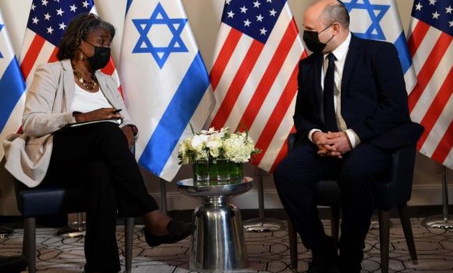 ماذا طلب بينيت من سفيرة واشنطن بالأمم المتحدة بشأن الجنود الأسرى بغزة؟