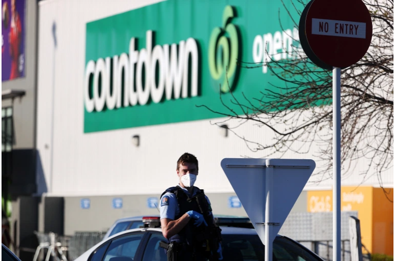 مراكز تسوق بنيوزيلندا تسحب السكاكين من رفوفها بعد هجوم خلف 6 جرحى