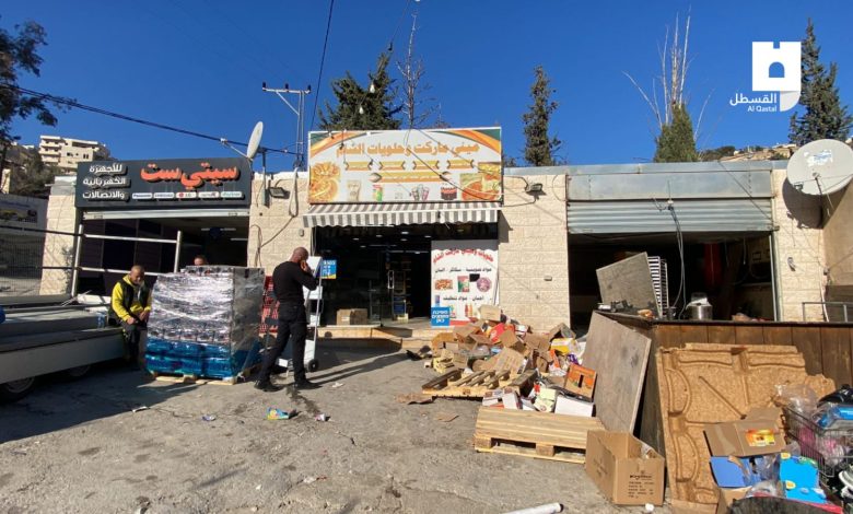 الاحتلال يُجبر عائلة خلايلة على هدم محالها التجارية في جبل المكبر
