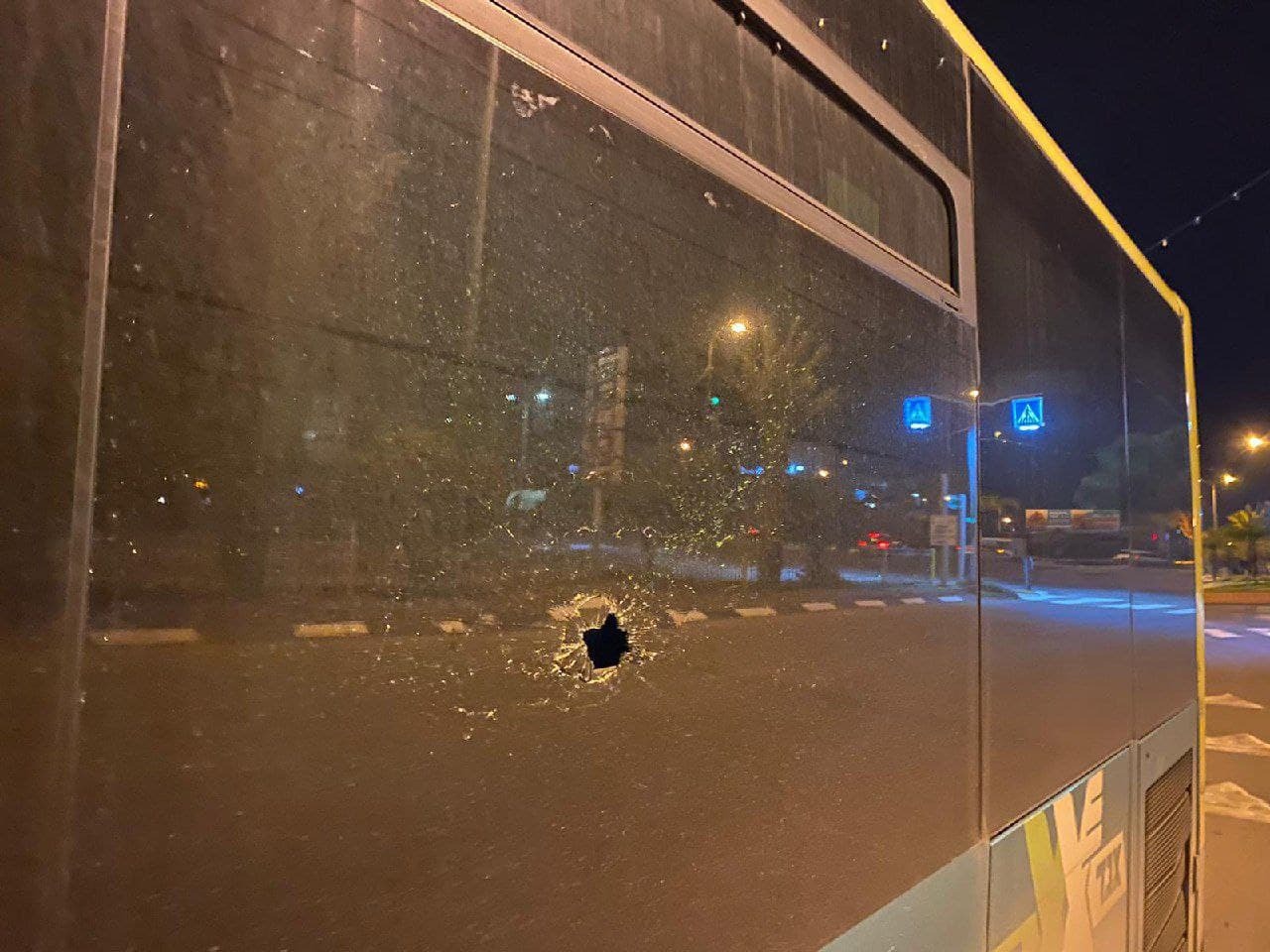 تضرر حافلة باستهداف مركبات مستوطنين قرب القدس وسلفيت