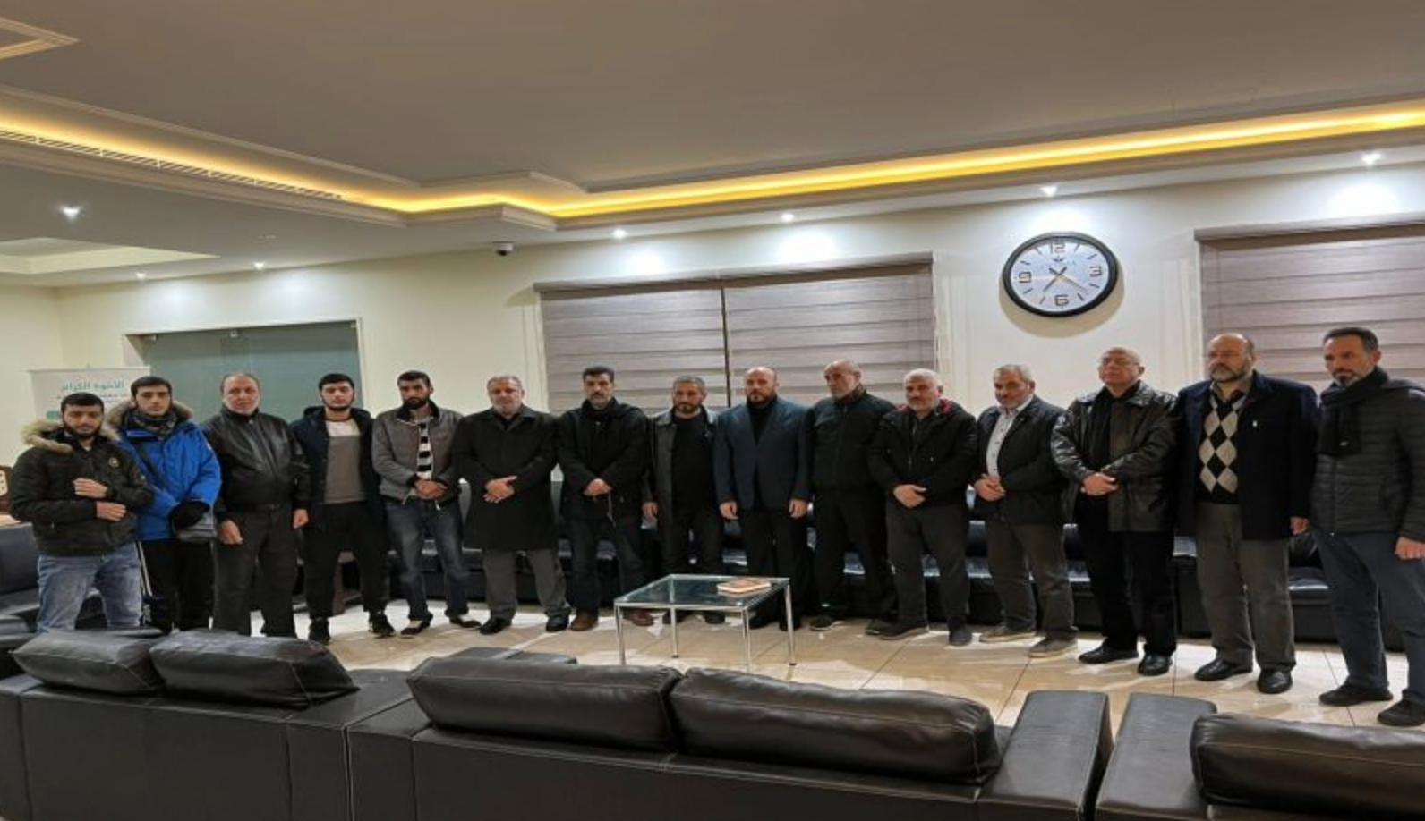 وفد من قيادة حماس في لبنان يلتقي عائلات شهداء جريمة البرج الشمالي