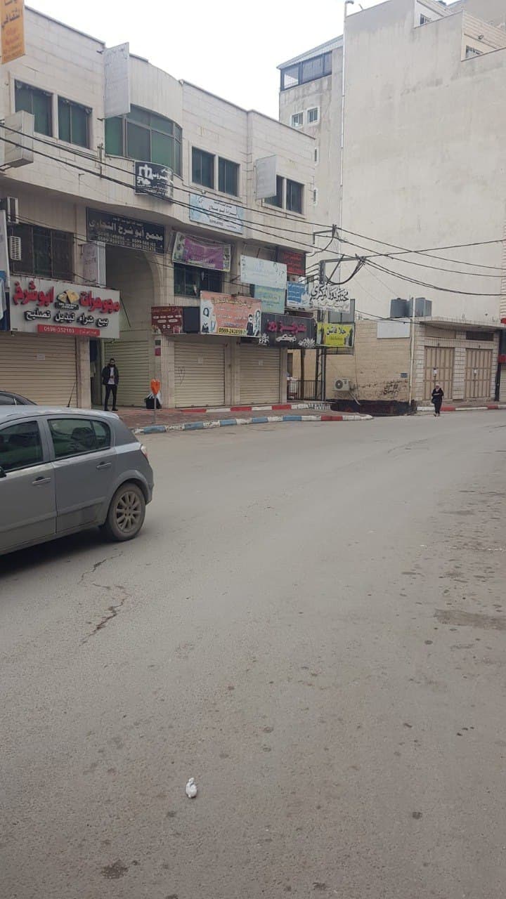 إضراب عام في دورا بالخليل مسقط رأس الأسير أبو هواش