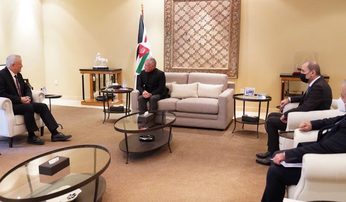 العاهل الأردني يلتقي وزير الحرب الإسرائيلي في عمّان