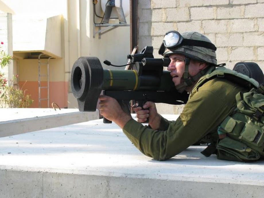 مركز العودة يطالب بحظر صناعة الأسلحة لـإسرائيل