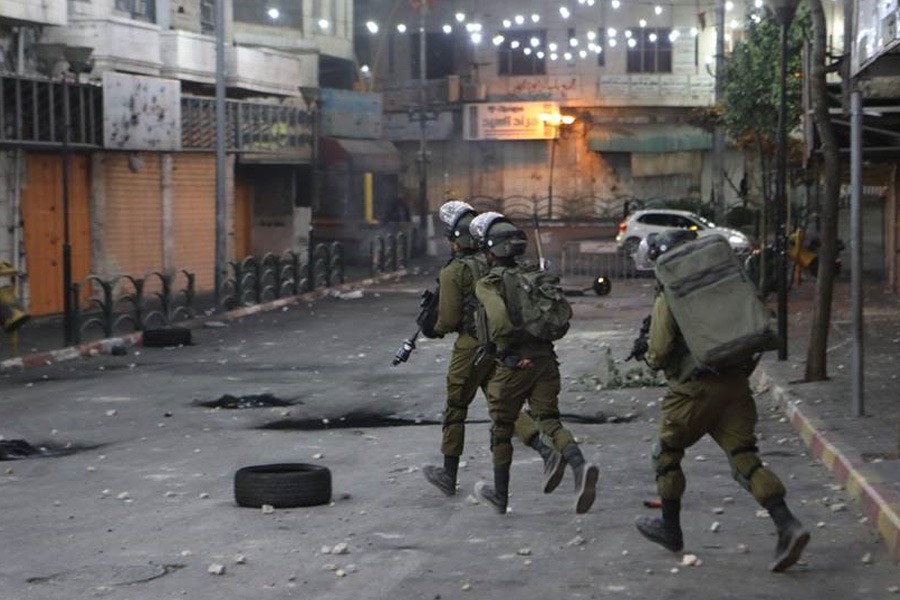 مداهمات واعتداءات لقوات الاحتلال في الضفة