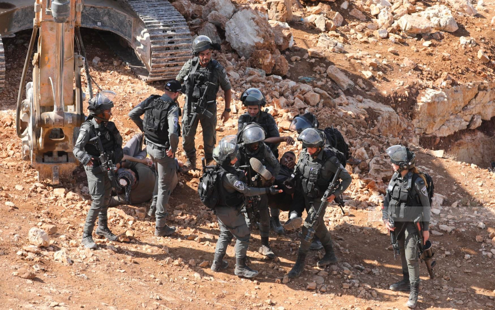إصابات بمواجهات مع الاحتلال في الضفة واعتقالات بالقدس