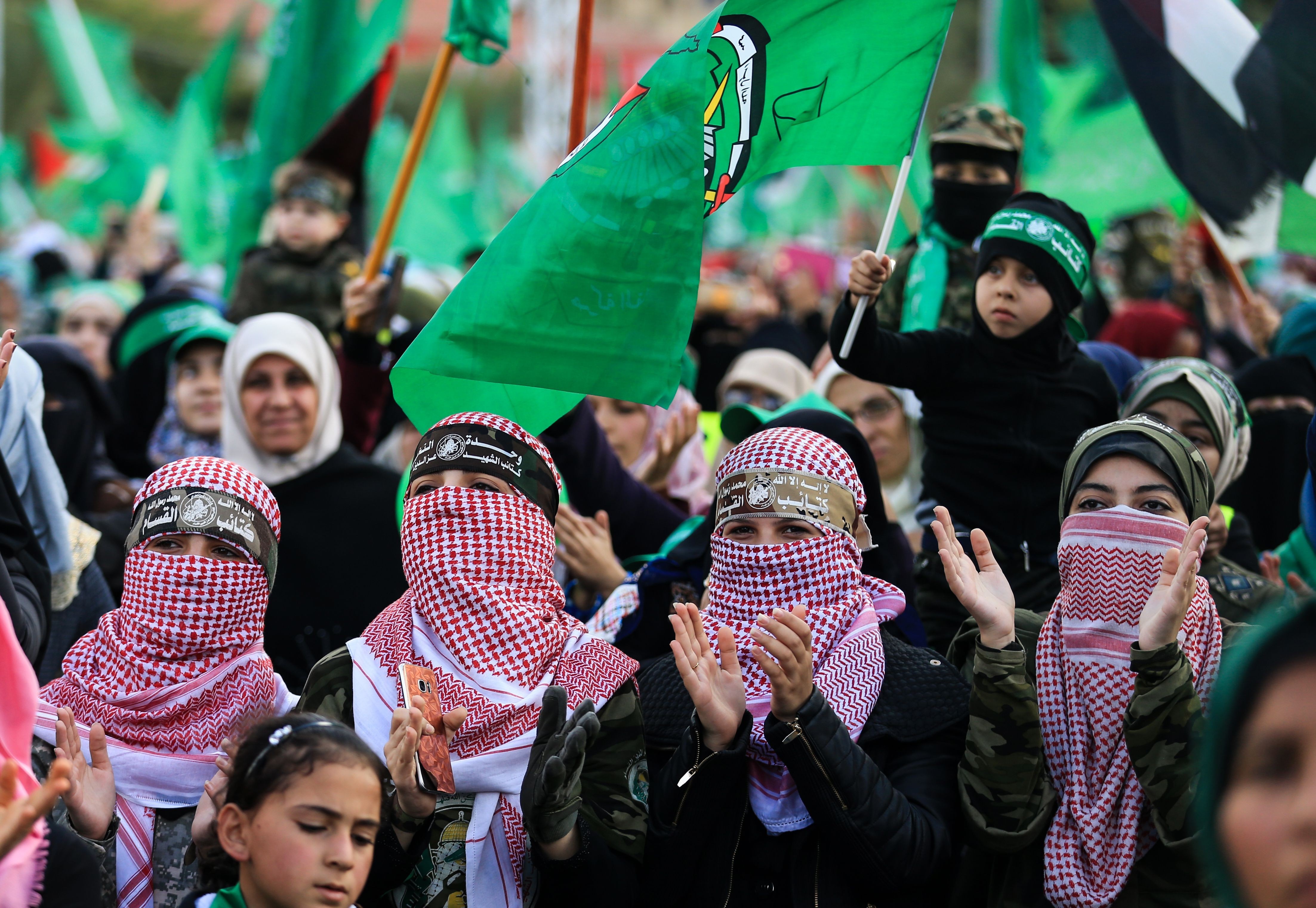 المرأة في حماس .. دور ريادي وعمل جهادي