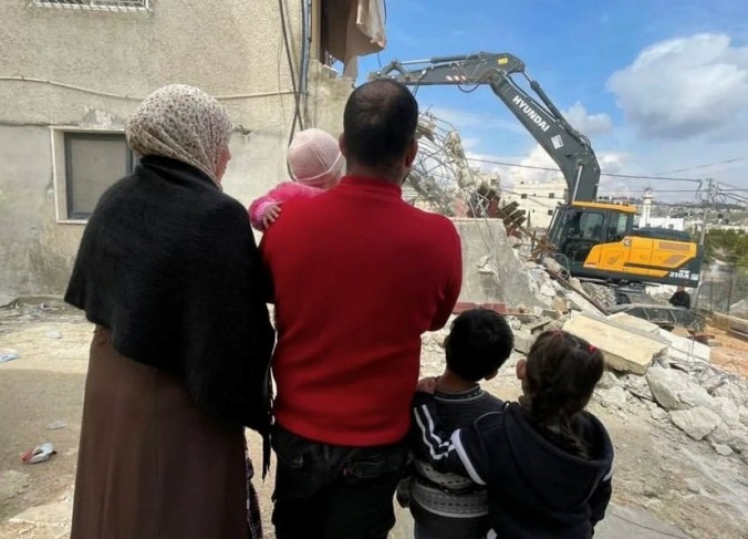 الاحتلال يهدم منزلًا في جبل المكبر  بالقدس