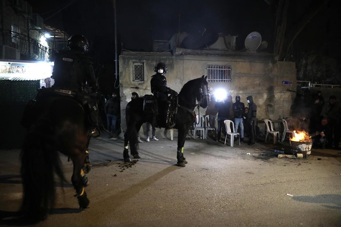 مواجهات مع الاحتلال واعتداءات للمستوطنين شمال القدس