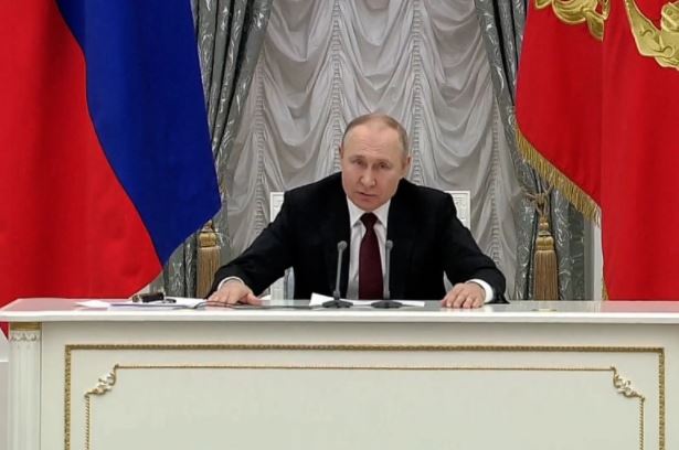 بوتين يعلن اعتراف موسكو باستقلال منطقتين انفصاليتين في شرق أوكرانيا