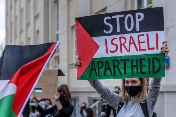 ناشطة إسرائيلية ترفض المثول أمام المحكمة وتؤكد تضامنها مع الإداريين