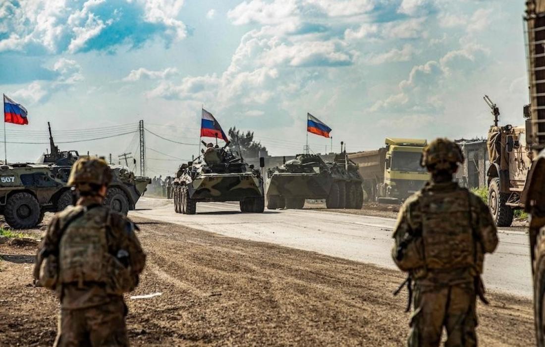 تفجير سيارة مسؤول روسي وأوكرانيا تدمِّر جِسرًا استراتيجيًّا شرقًا