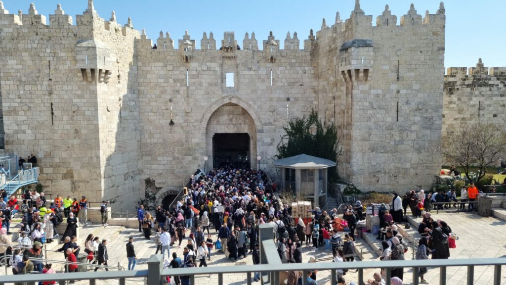 القيادي أبو كويك: الحشود في القدس تؤكد إيمانها بقرب النصر