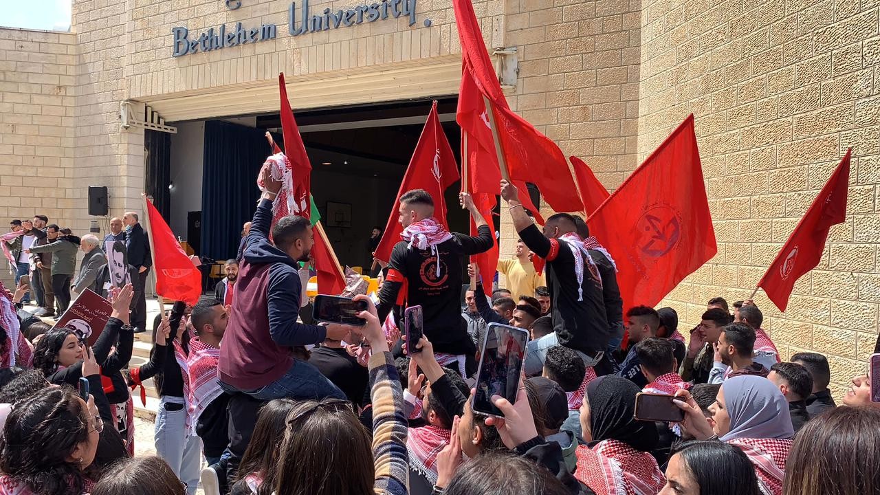 احتفالات بفوز الجبهة في انتخابات جامعة بيت لحم