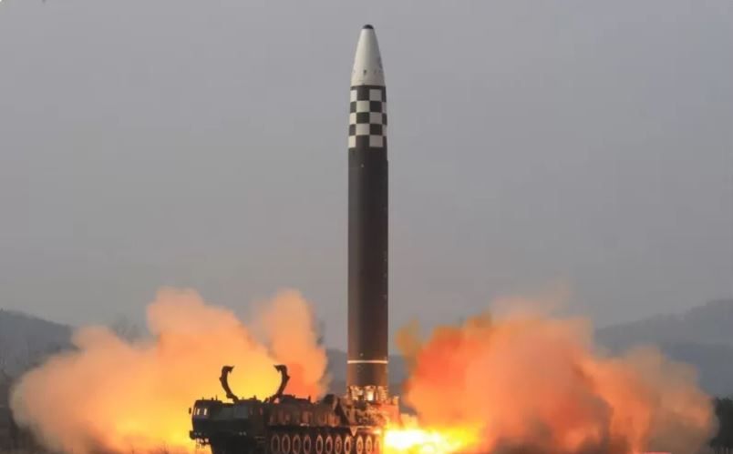كوريا الشمالية تعلن نجاح إطلاق أكبر صاروخ باليستي عابر للقارات