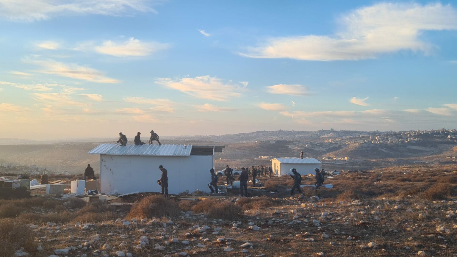 المستوطنون يقيمون بؤرة جديدة شمال شرق القدس