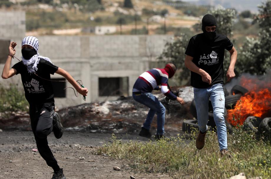 إصابات بالرصاص والاختناق في مواجهات مع الاحتلال بالضفة