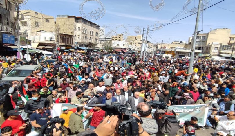 آلاف الأردنيين يطالبون بدعم المقاومة الفلسطينية ورفض التطبيع