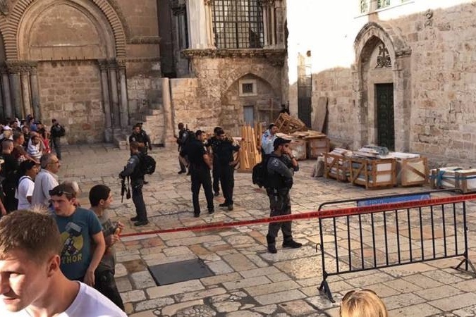 لجنة المتابعة: الاحتلال يُحاصر كنيسة القيامة كما الأقصى والهدف واحد