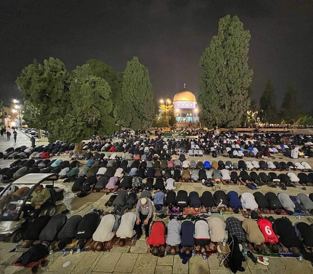 صلاتا العشاء والتراويح في الأقصى ليلة 23 رمضان
