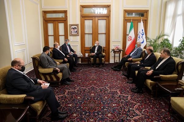 وفد حماس يلتقي رئيس البرلمان الإيراني