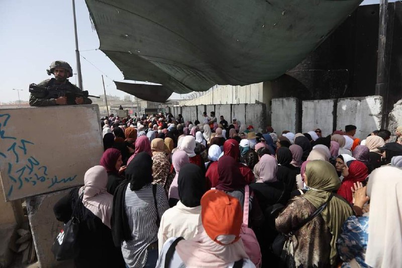 حواجز الاحتلال تعيق وصول المصلين للأقصى