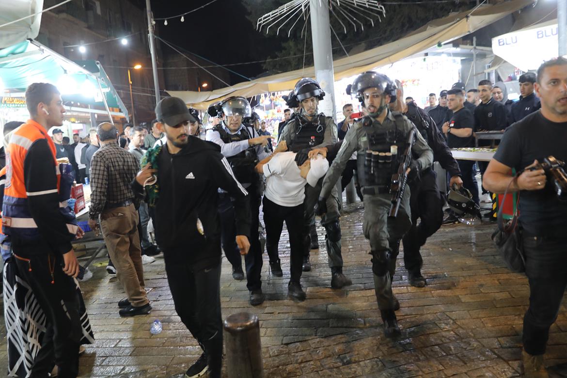 الاحتلال يحوّل شابا للإداري ويمدد اعتقال آخر في القدس