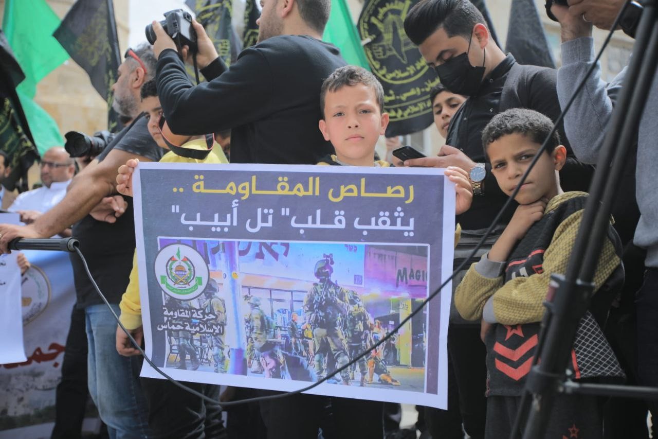 حماس والجهاد بخان يونس تنظمان وقفة دعم للمقاومة بالضفة