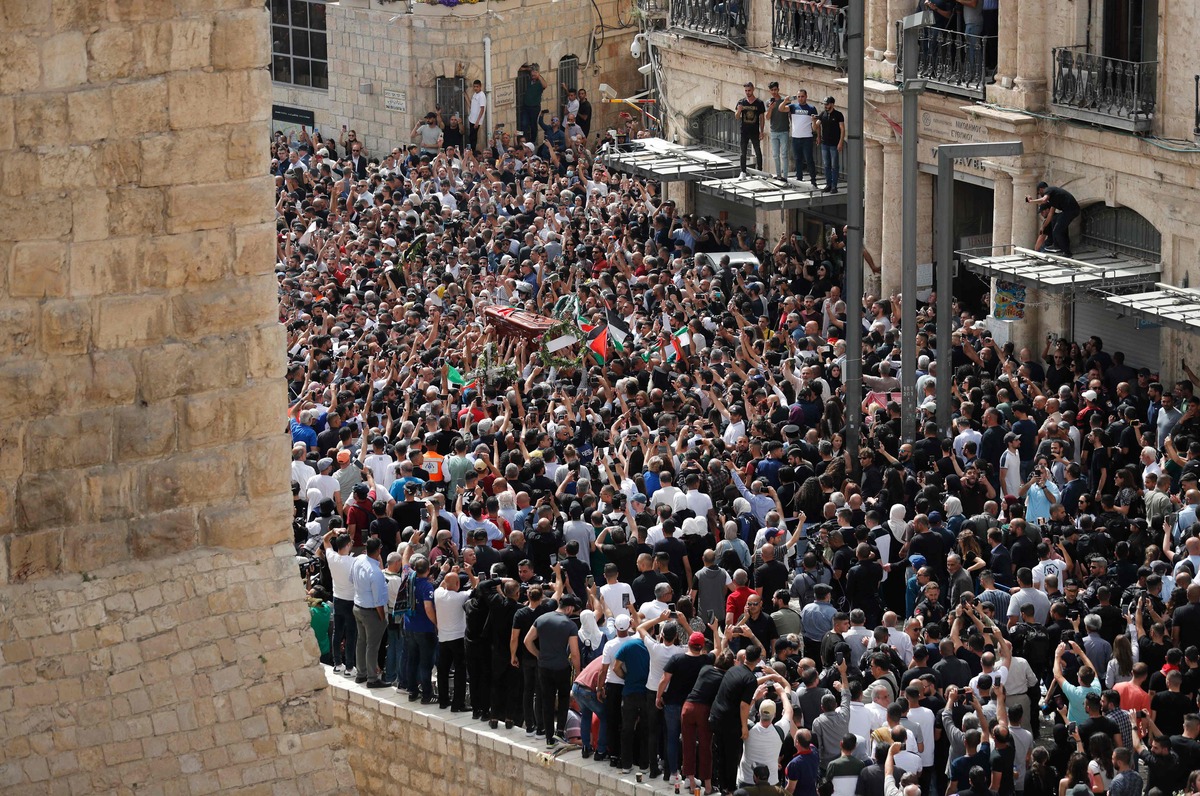 جنازة ضخمة للشهيدة شيرين أبو عاقلة في القدس المحتلة