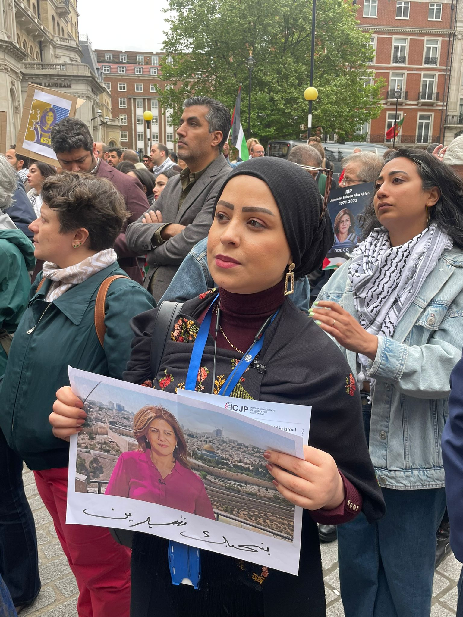 وقفة في لندن تنديدًا باغتيال الصحفية شيرين أبو عاقلة