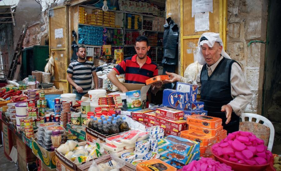 الإعلام الحكومي بغزة ينفي فرض أي ضريبة جديدة على منتجات الضفة
