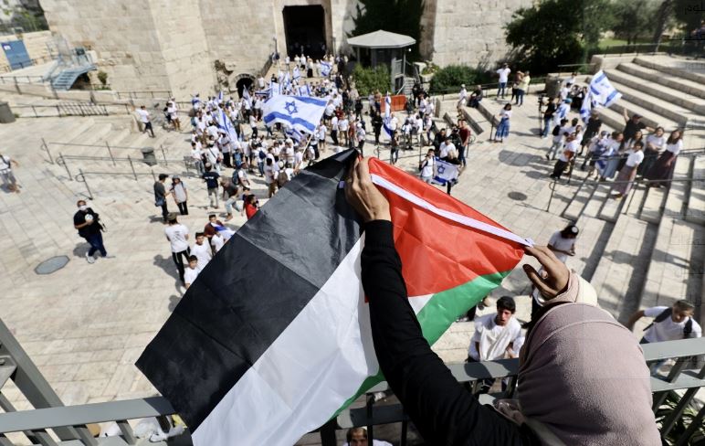 كنيست الاحتلال يقر بالقراءة الأولى قانون منع رفع علم فلسطين
